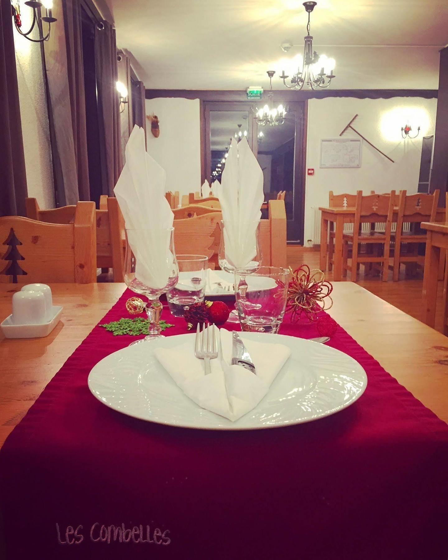 Hotel Les Combelles Chatel Luaran gambar