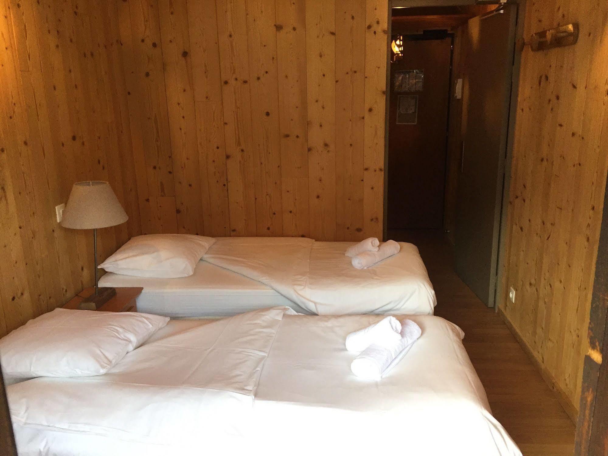 Hotel Les Combelles Chatel Luaran gambar