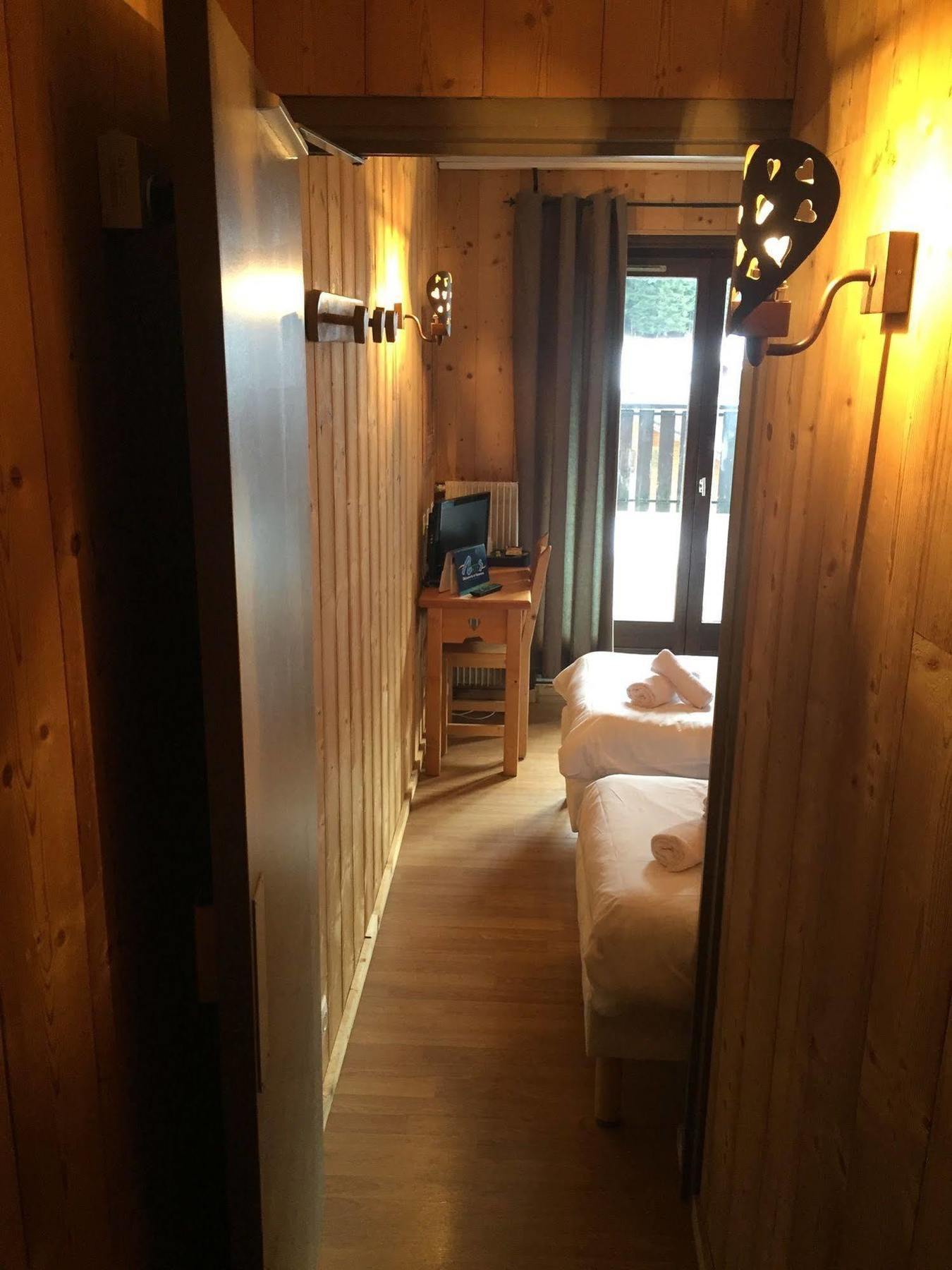 Hotel Les Combelles Chatel Luaran gambar
