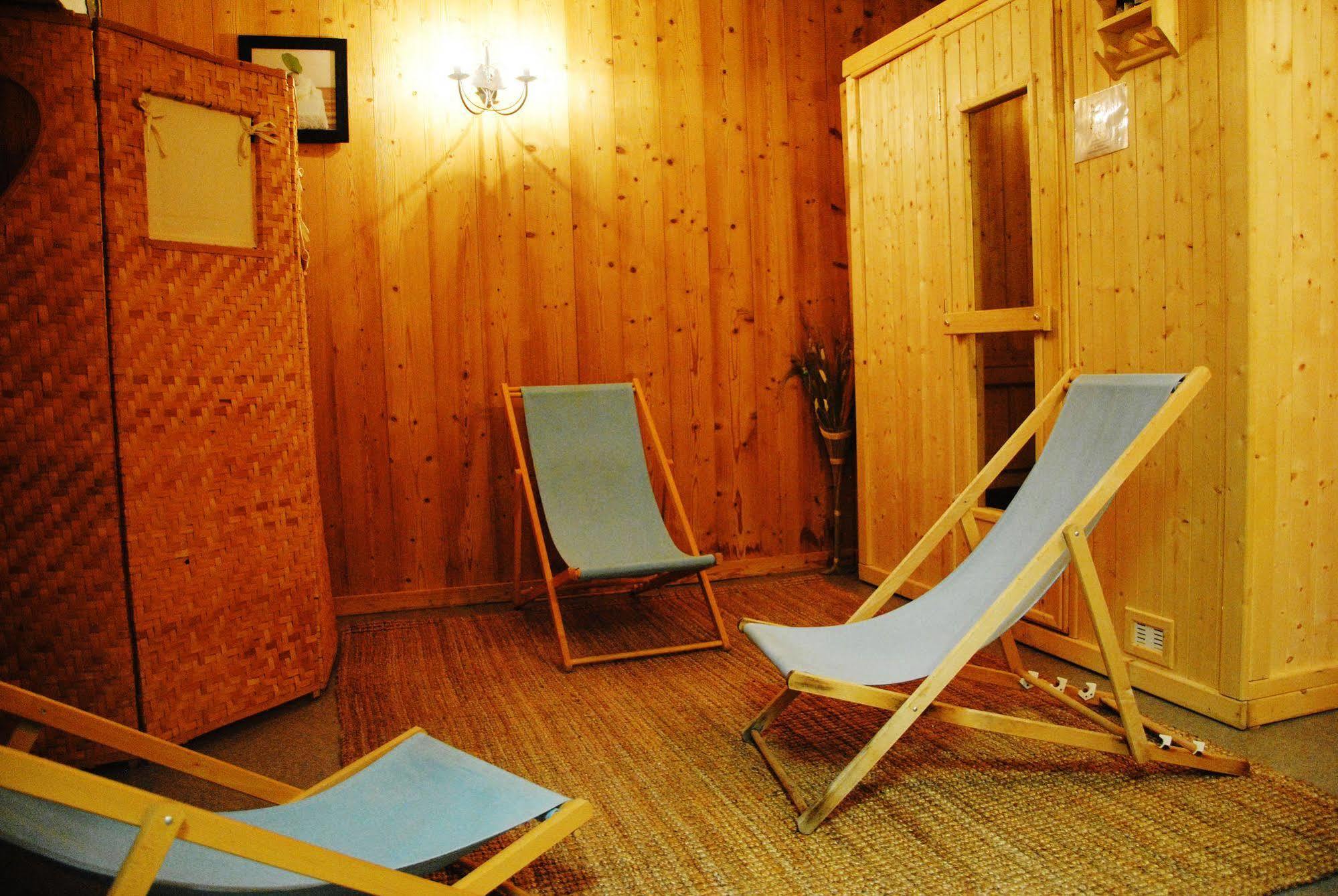 Hotel Les Combelles Chatel Luaran gambar