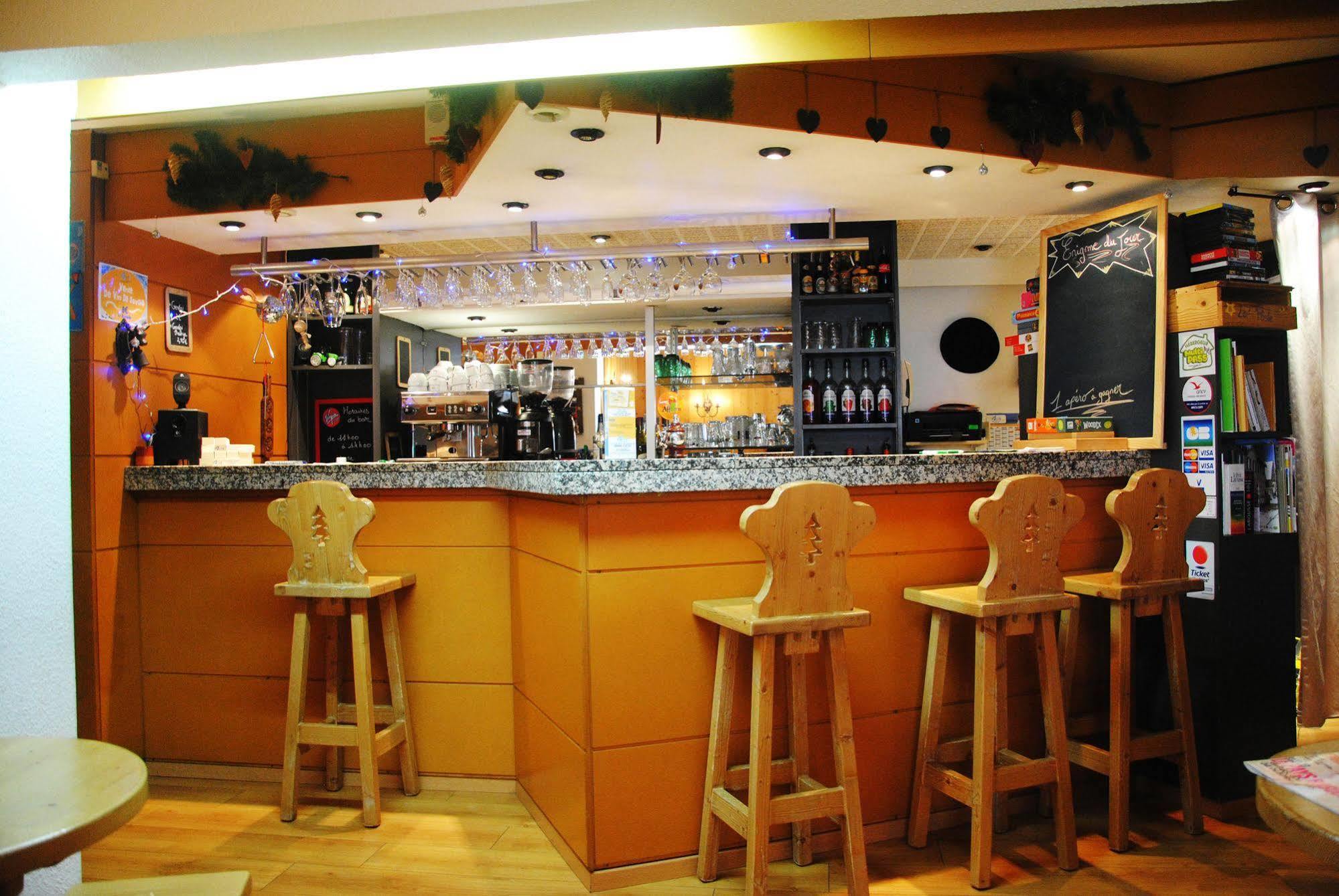 Hotel Les Combelles Chatel Luaran gambar