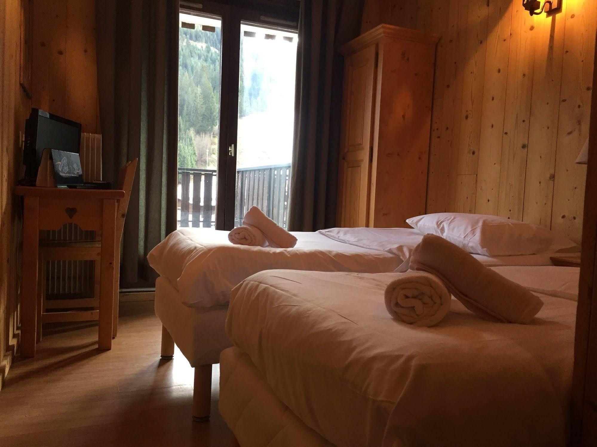 Hotel Les Combelles Chatel Luaran gambar