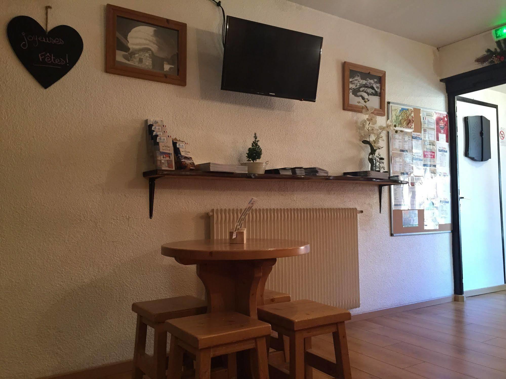 Hotel Les Combelles Chatel Luaran gambar