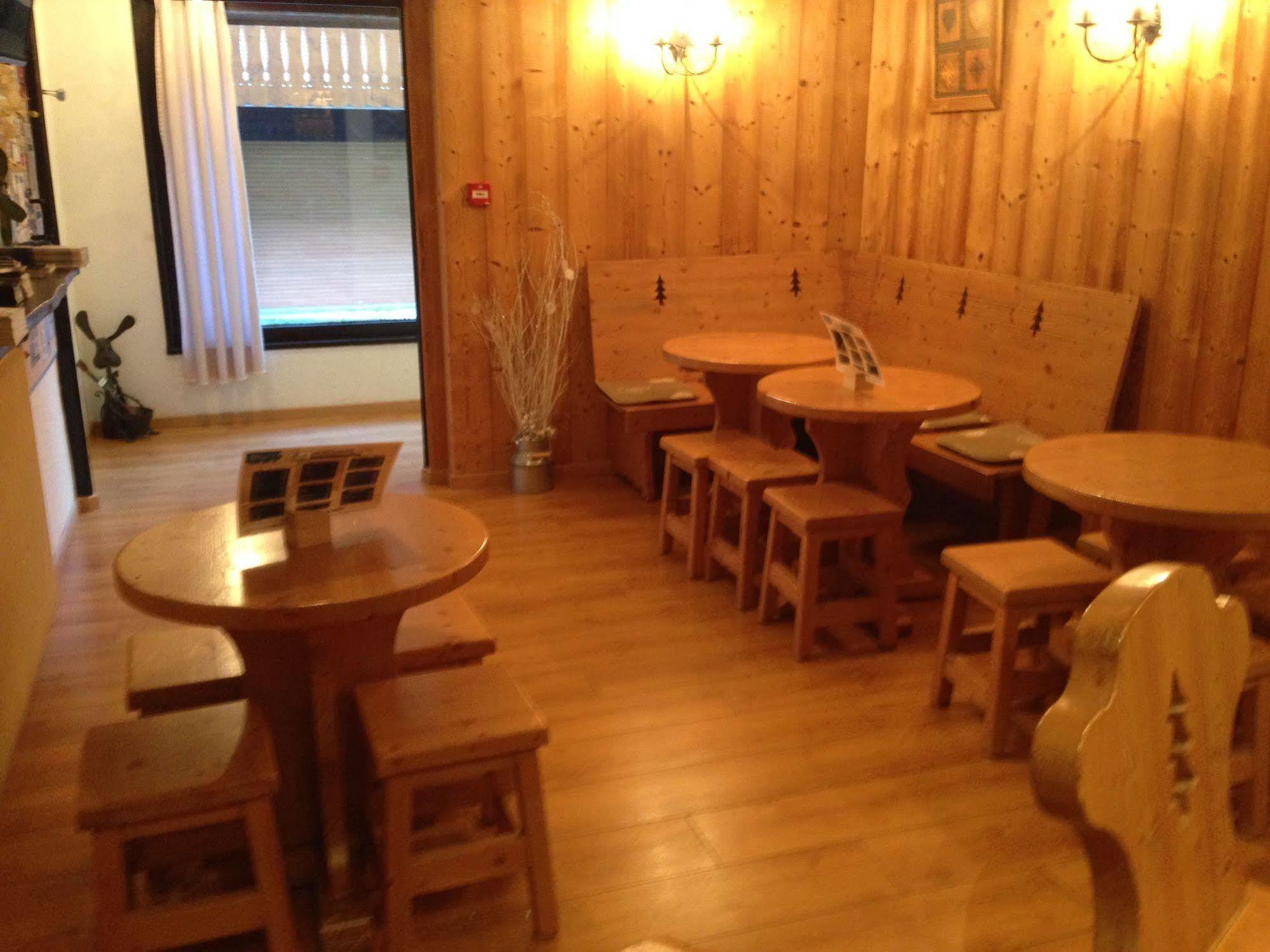 Hotel Les Combelles Chatel Luaran gambar
